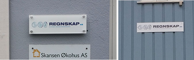 Ferdige skilter på vegg, type acryl skilt ved dør. Ferdige skilter på vegg, type acryl skilt ved dør.